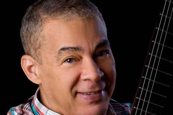 Su canción ‘Al nacer cada enero’, pero en la voz del dominicano Fernando Casado, obtuvo el segundo lugar en el Festival OTI 1977, posición que repitió con ‘Olvidar, olvidar’, en la edición de 1983.