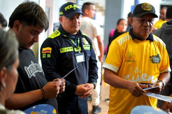 En el aeropuerto de Riohacha inició la jornada de sensibilización dirigida a visitantes y actores del sector turístico sobre la protección de la niñez.