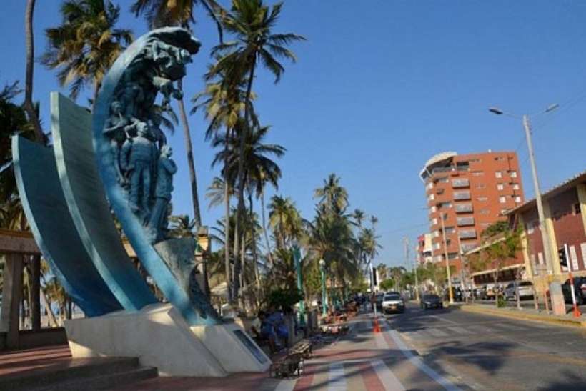 Avenida Primera de Riohacha, La Guajira en vísperas de la celebración de los 480 años del distrito.