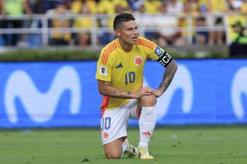 James Rodríguez, Capitán de la selección Colombia de mayores en el partido contra Perú. Foto EFE