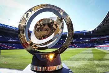 Este es el nuevo trofeo oficial de la Copa Mundial de Clubes. Sus grabados narran la historia del fútbol mundial. Foto EFE Este es el nuevo trofeo oficial de la Copa Mundial de Clubes. Sus grabados narran la historia del fútbol mundial. Foto EFE