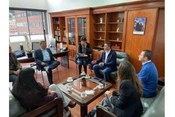 Se podrán formalizar empleos en el sector público y a la vez proteger los derechos de los trabajadores, según el marco legal vigente. Se podrán formalizar empleos en el sector público y a la vez proteger los derechos de los trabajadores, según el marco legal vigente.