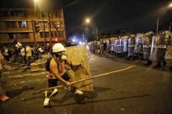 Según datos de esta institución, 47 personas que participaban en las protestas fallecieron fruto de enfrentamientos, mientras que un policía murió tras ser quemado vivo por manifestantes. Según datos de esta institución, 47 personas que participaban en las protestas fallecieron fruto de enfrentamientos, mientras que un policía murió tras ser quemado vivo por manifestantes.