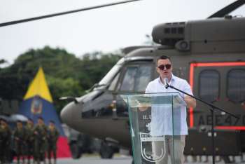 Fotografía cedida por el Ministerio de Defensa del presidente de Ecuador, Daniel Noboa, durante un acto este lunes, en Guayaquil. EFE/ Ministerio de Defensa Fotografía cedida por el Ministerio de Defensa del presidente de Ecuador, Daniel Noboa, durante un acto este lunes, en Guayaquil. EFE/ Ministerio de Defensa