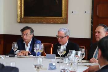 De izquierda a derecha: Gustavo Petro, Luis José Rueda y Efraín Cepeda. | Foto: Conferencia Episcopal Colombiana De izquierda a derecha: Gustavo Petro, Luis José Rueda y Efraín Cepeda. | Foto: Conferencia Episcopal Colombiana