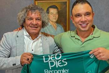 Alberto Gamero junto a Humberto Arias, presidente del Deportivo Cali. Foto @AsoDeporCali