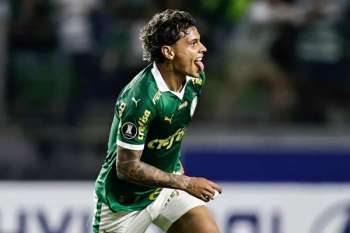 Richard Ríos, colombiano que juega como volante de contención en el Club Palmeiras de Brasil.