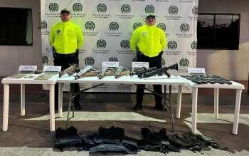 Este fue el arsenal decomisado mediante orden de allanamiento y registro en residencia del municipio de Uribia. Este fue el arsenal decomisado mediante orden de allanamiento y registro en residencia del municipio de Uribia.